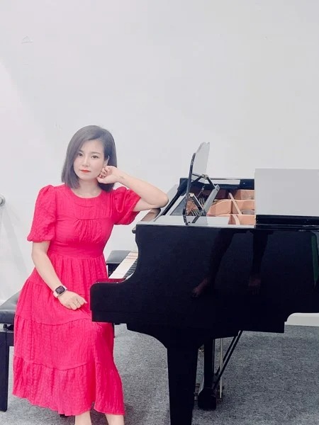 giang-vien-piano-nguyen-thu-ngan.jpg